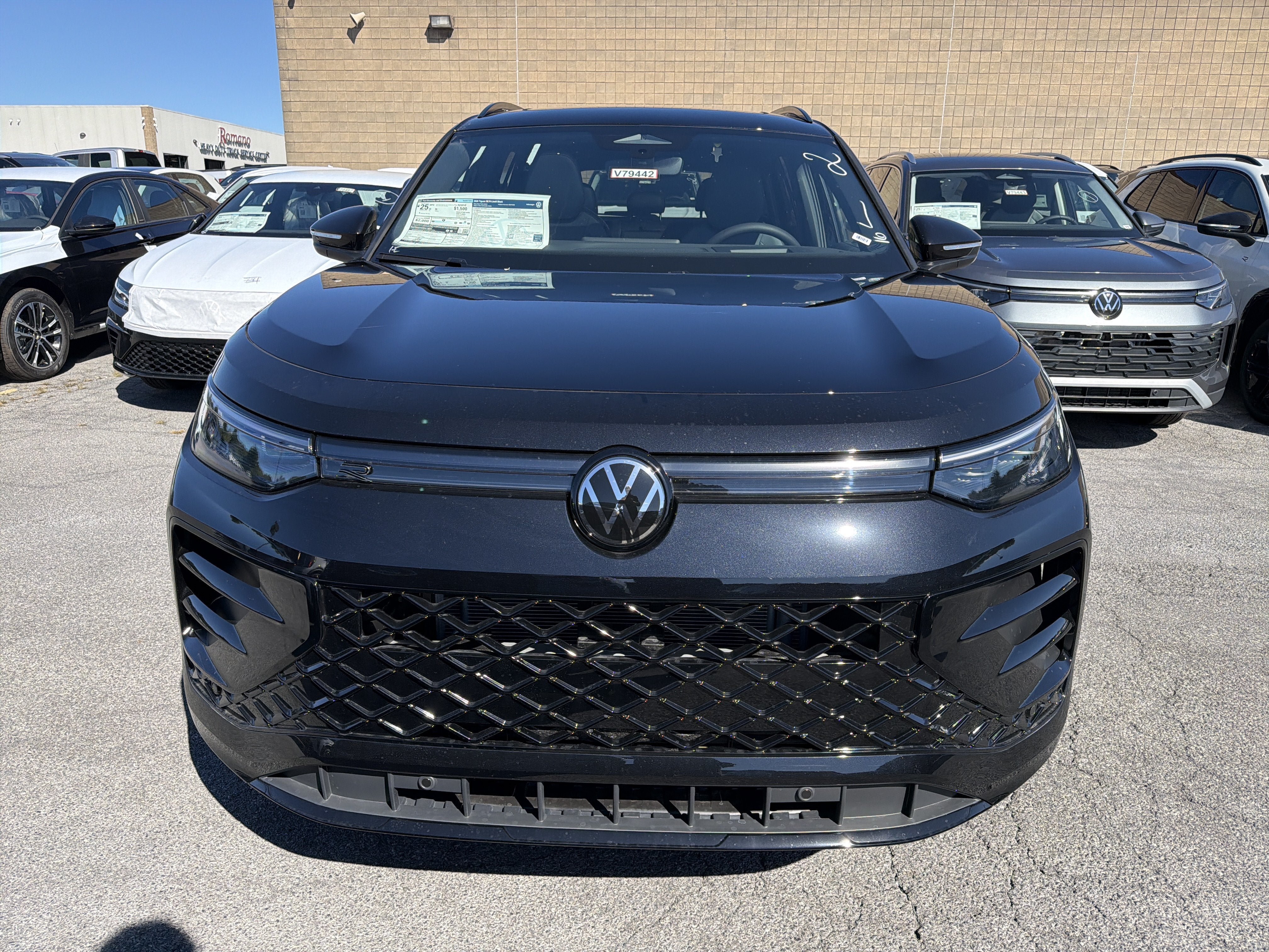 New 2026 Volkswagen Tiguan SE R-Line AWD/4WD image 3