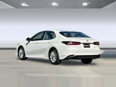 Used 2021 Toyota Camry LE FWD image 3