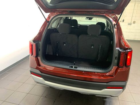 Used 2025 Kia Sorento LX image 11