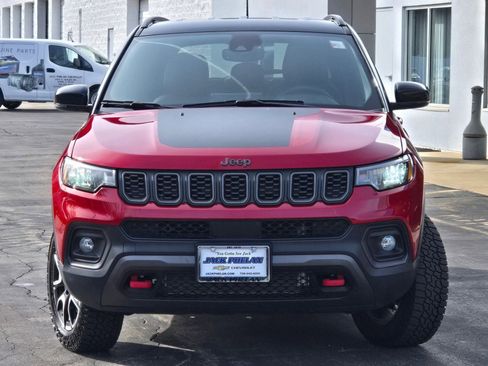 Used 2025 Jeep Compass Trailhawk AWD/4WD image 4