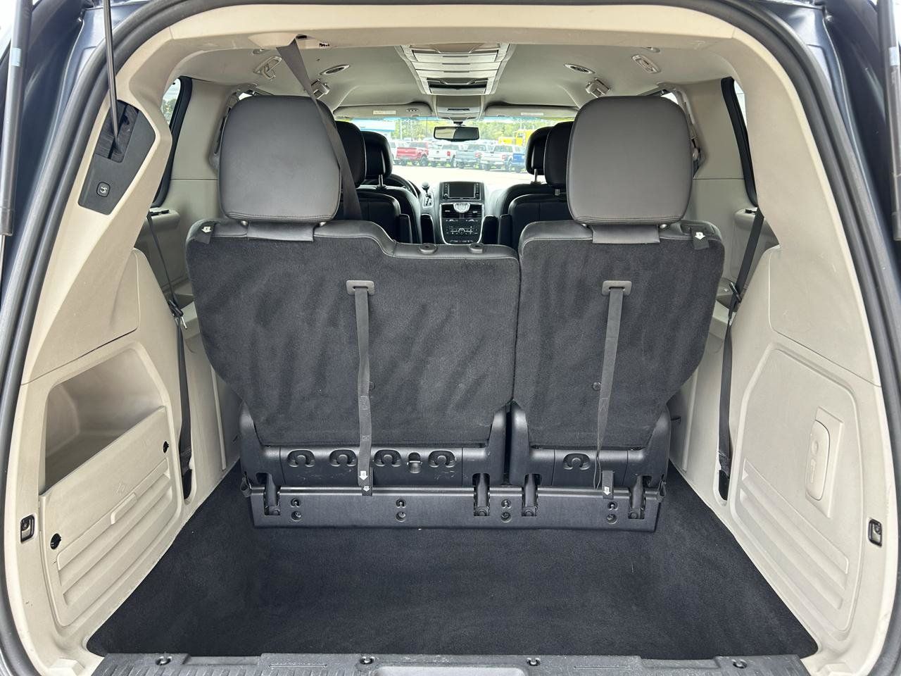 Used 2013 Chrysler Town & Country Touring-L w/ Driver Convenience Group FWD image 16
