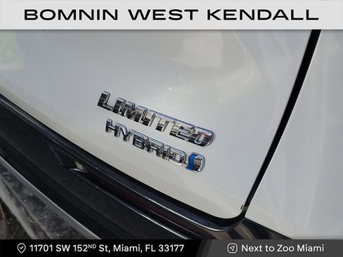Used 2024 Toyota Sienna Limited image 5
