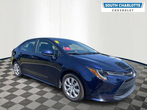 Used 2026 Toyota Corolla LE FWD image 3