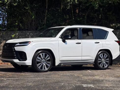 Certified 2025 Lexus LX 600 4WD w/ Appearance Package image 11