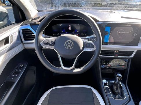 New 2026 Volkswagen Taos SE FWD image 19