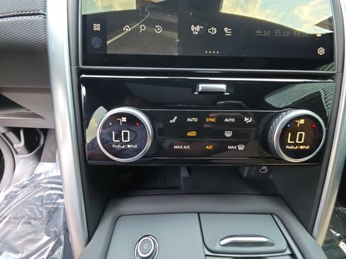 Certified 2025 Land Rover Discovery Dynamic SE AWD/4WD image 21