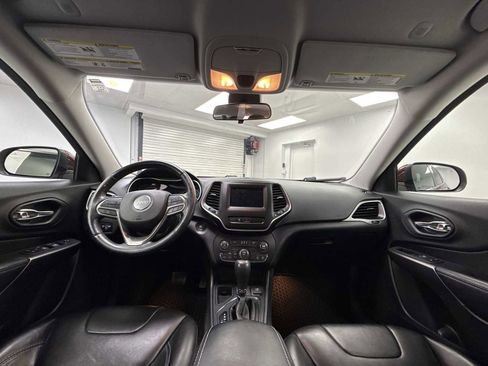 Used 2020 Jeep Cherokee Latitude Plus w/ Cold Weather Group FWD image 10