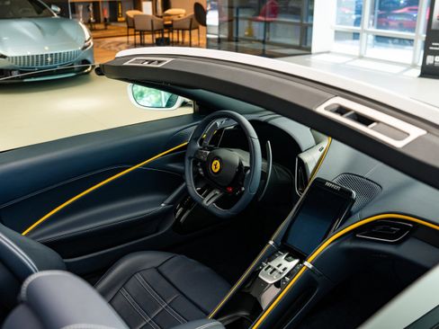 Used 2024 Ferrari Roma Spider image 36