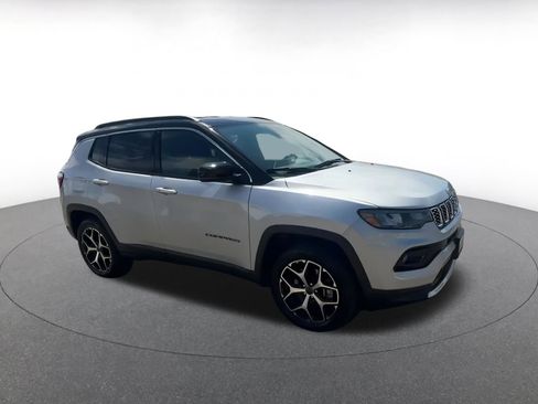 Used 2025 Jeep Compass Limited image 2