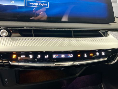 Used 2025 Cadillac Optiq Sport 1 w/ LPO, Floor Liner Package AWD/4WD image 18