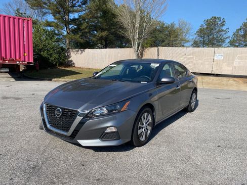 Used 2022 Nissan Altima 2.5 S image 2