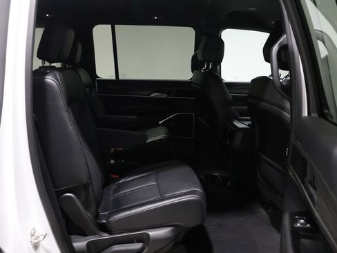 Certified 2024 Jeep Wagoneer Series II image 20