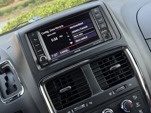 Used 2020 Dodge Grand Caravan SXT image 30