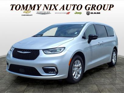 Used 2026 Chrysler Pacifica Select