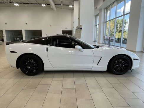 Used 2009 Chevrolet Corvette Coupe w/ Preferred Equipment Group RWD image 2