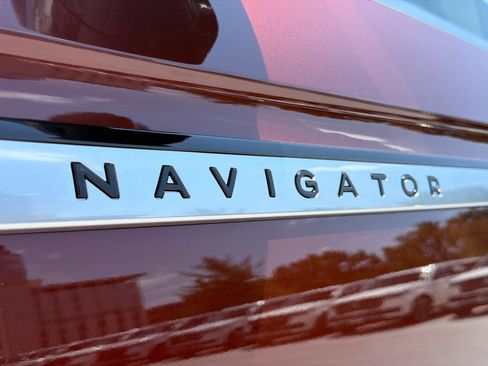 New 2027 Lincoln Navigator Reserve AWD/4WD image 17