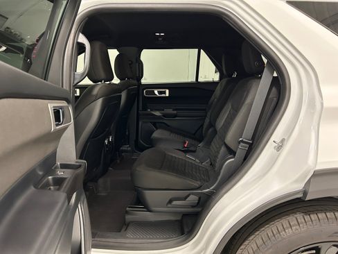 Used 2020 Ford Explorer XLT AWD/4WD image 26