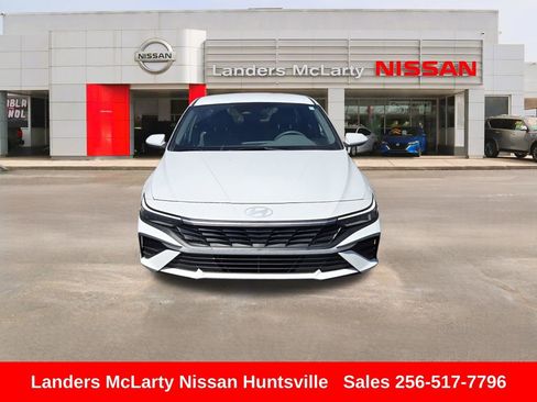 Used 2024 Hyundai Elantra SEL FWD image 11