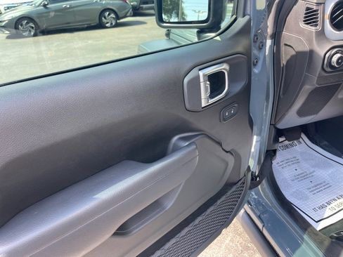 Used 2025 Jeep Wrangler Sport AWD/4WD image 12