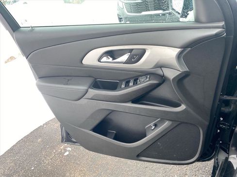 Used 2023 Chevrolet Traverse LT w/ Midnight/Sport Edition image 18