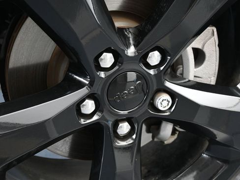 Used 2023 Jeep Grand Cherokee Altitude image 30