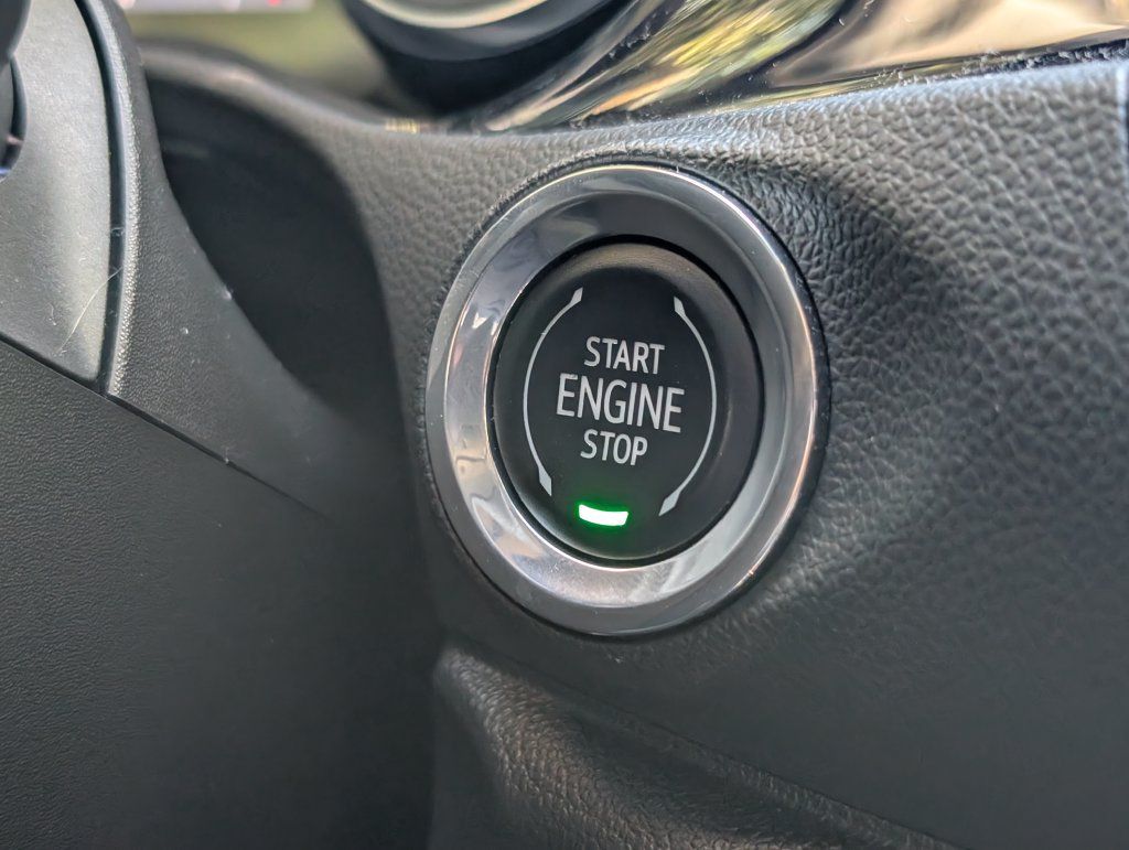 Used 2022 Buick Encore GX Essence w/ Experience Buick Package FWD image 29