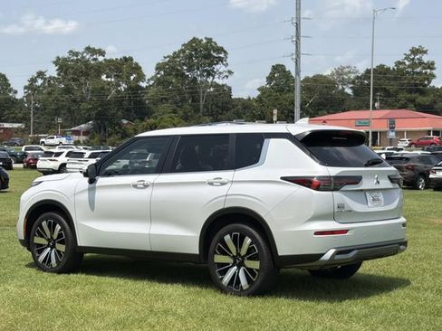 Used 2025 Mitsubishi Outlander SE FWD image 11
