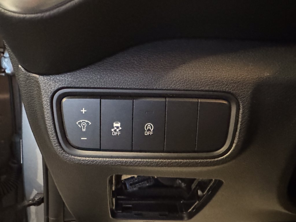 Used 2024 Kia Soul LX w/ Option Group 015 FWD image 17