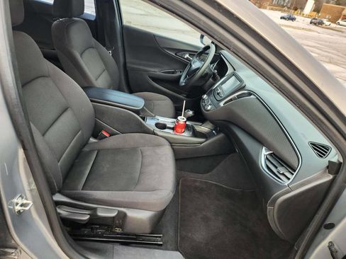 Used 2017 Chevrolet Malibu LT image 16