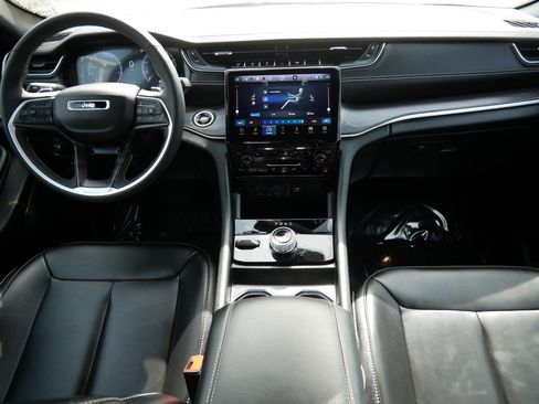 Used 2024 Jeep Grand Cherokee Limited AWD/4WD image 10