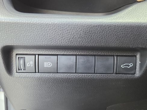 Used 2019 Toyota RAV4 XLE Premium FWD image 30