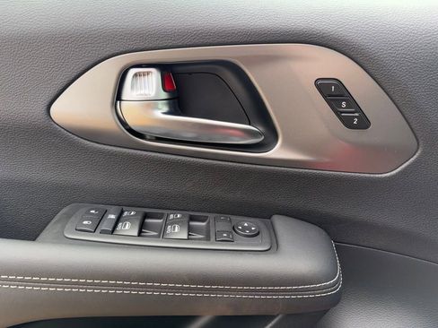 New 2026 Chrysler Pacifica Select FWD image 20