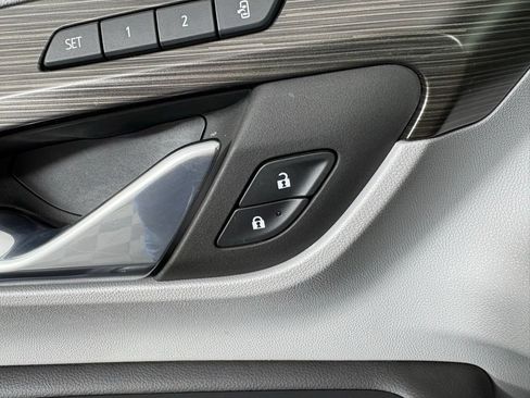 Used 2023 GMC Terrain SLT w/ Infotainment Package II FWD image 14