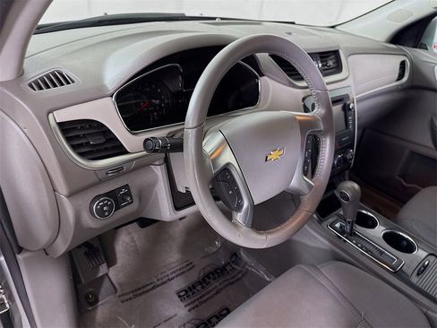 Used 2014 Chevrolet Traverse LT image 16
