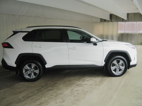 Used 2022 Toyota RAV4 XLE image 6