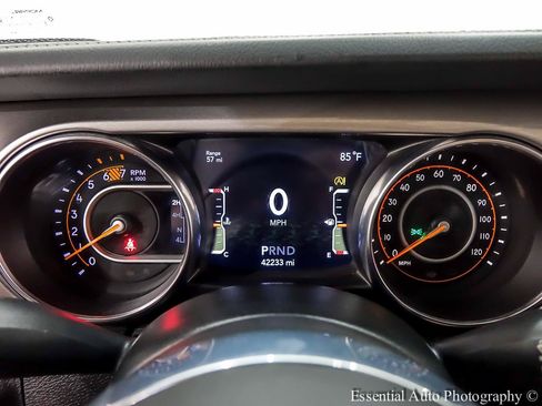 Used 2020 Jeep Wrangler Unlimited Sahara w/ Uconnect 4C Nav & Sound Group AWD/4WD image 19