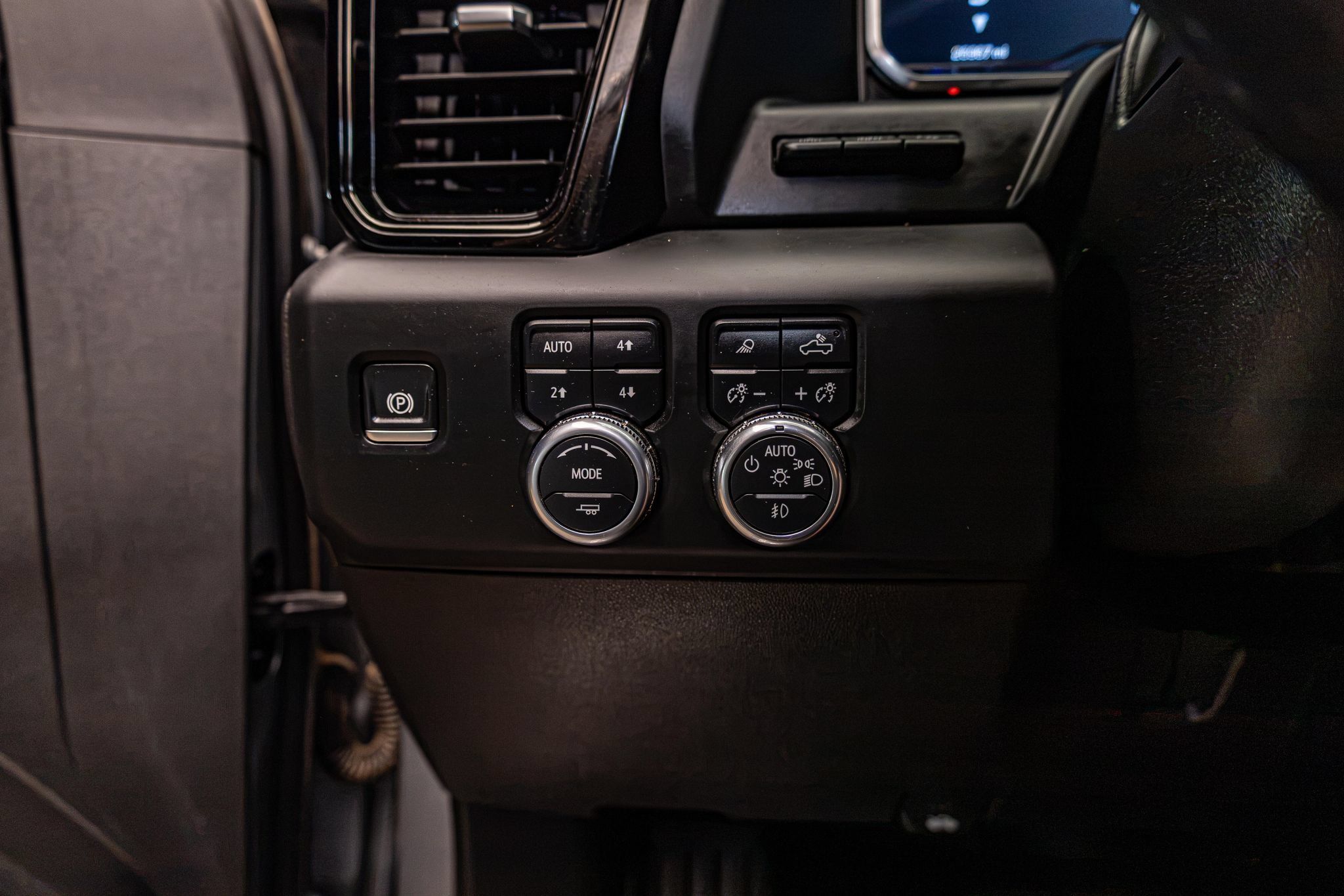 Used 2024 GMC Sierra 2500 AT4X AWD/4WD image 16