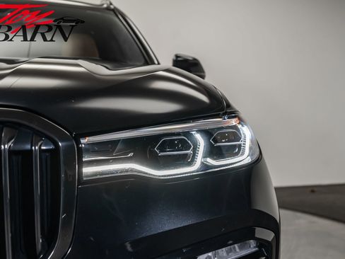 Used 2022 BMW X7 xDrive40i w/ M Sport Package image 10