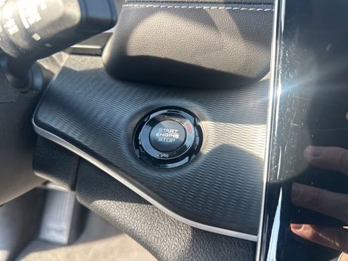 Used 2024 Jeep Grand Cherokee Altitude image 25