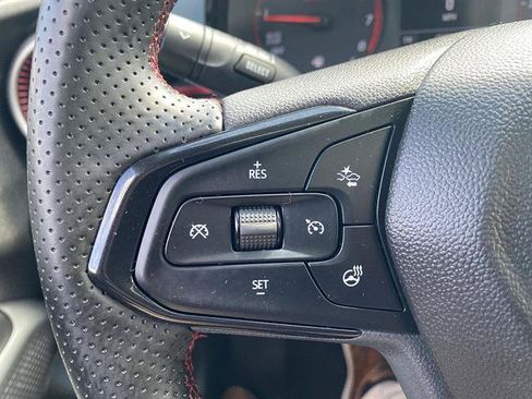 Used 2024 Chevrolet Trax RS w/ Sunroof Package FWD image 46