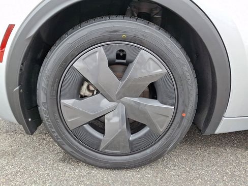 Used 2024 Toyota Prius Prime SE image 9