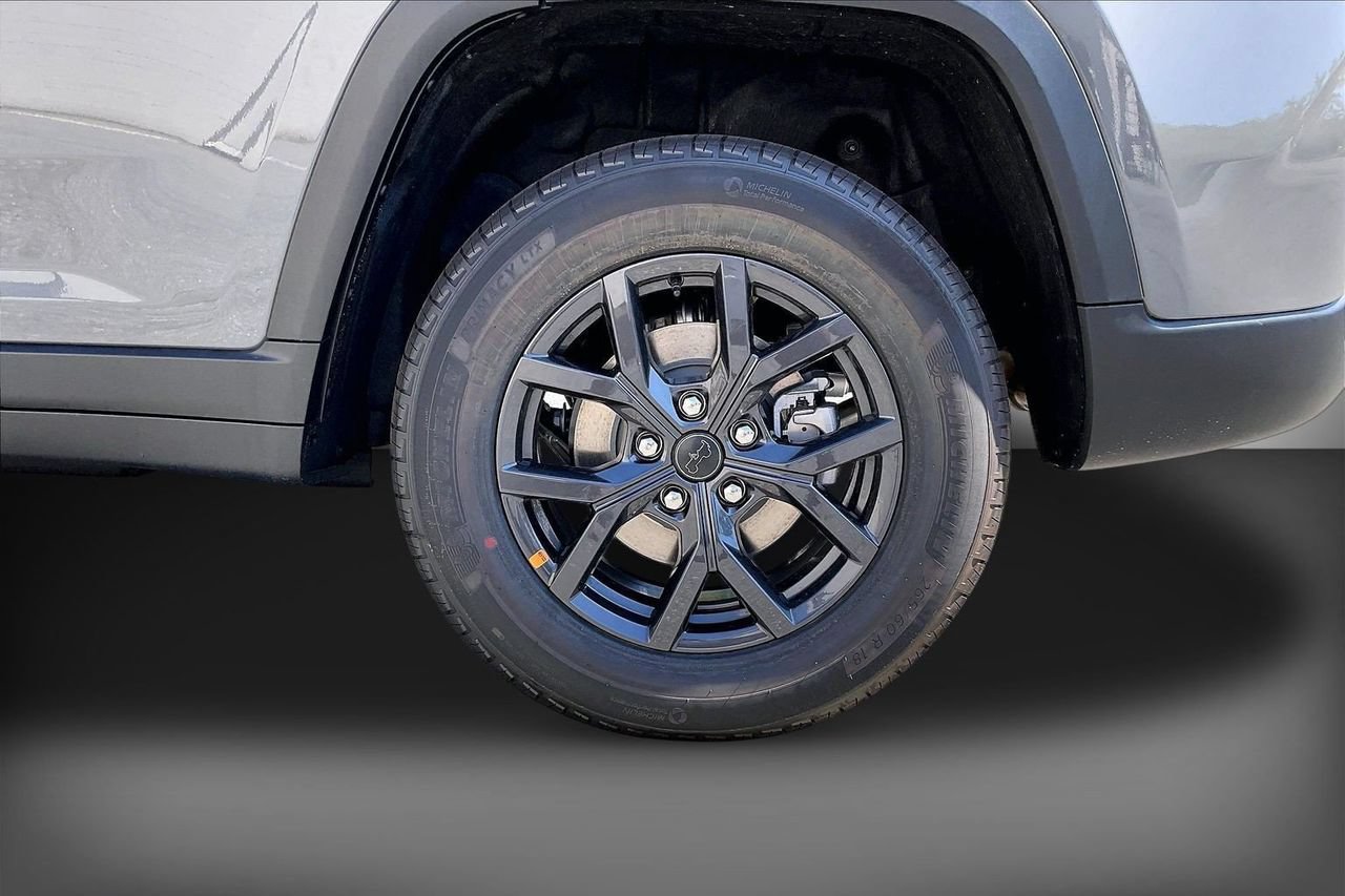 New 2027 Jeep Grand Cherokee Altitude AWD/4WD image 30