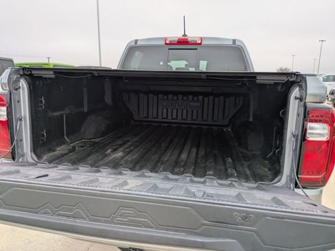 Used 2025 GMC Canyon Denali image 23