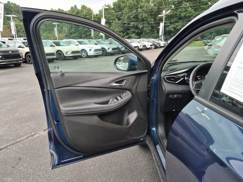 Used 2023 Buick Encore GX Select w/ Safety Package II AWD/4WD image 15