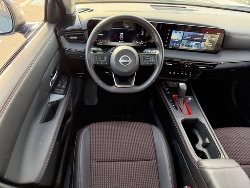 Certified 2025 Nissan Kicks SR FWD image 13