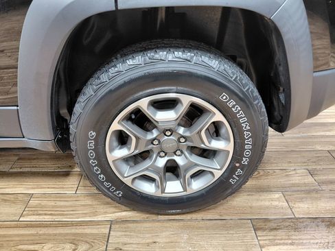 Used 2021 Jeep Cherokee Trailhawk image 24