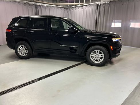 Used 2025 Jeep Grand Cherokee Laredo w/ Luxury Tech Group I AWD/4WD image 8