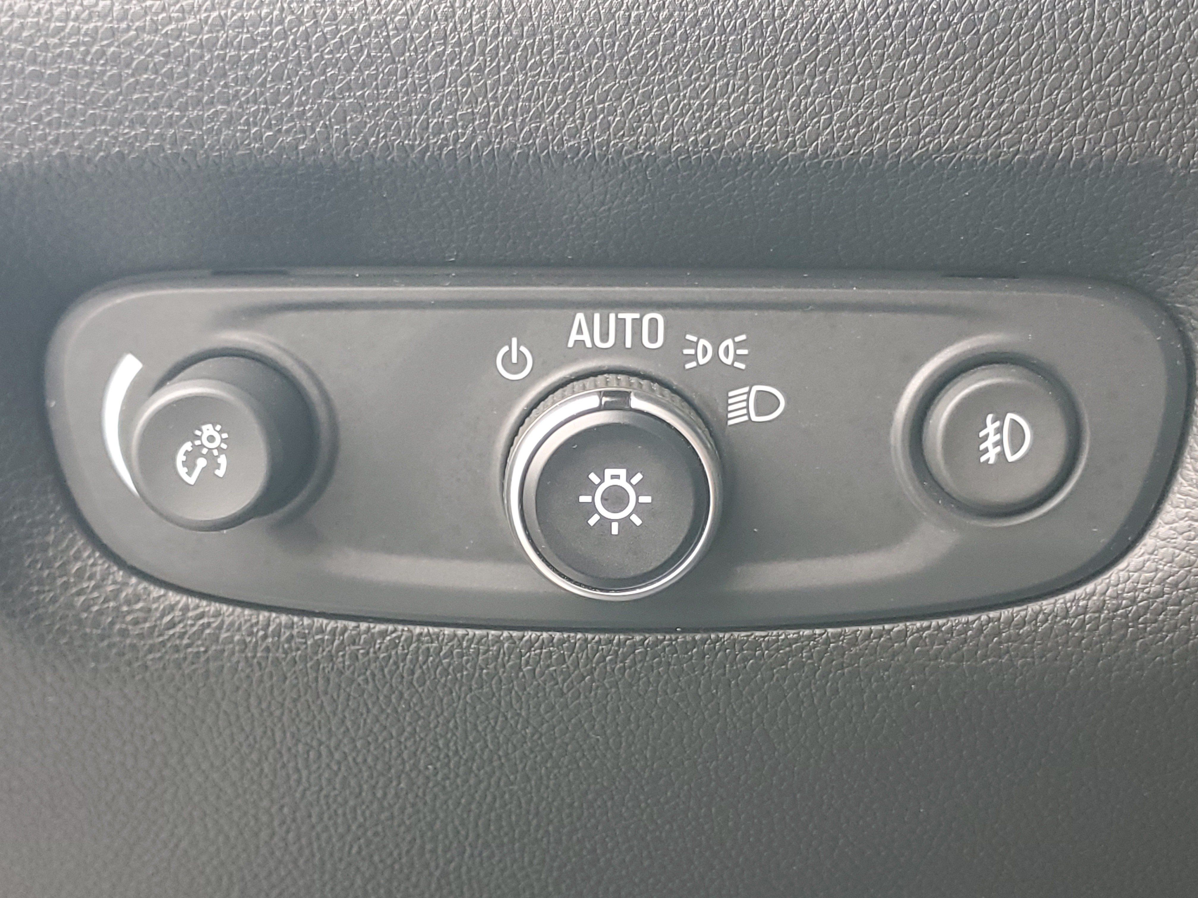 Used 2018 Chevrolet Traverse Premier w/ Driver Confidence II Package FWD image 25