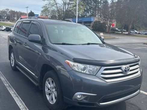 Used 2013 Toyota Highlander SE image 2