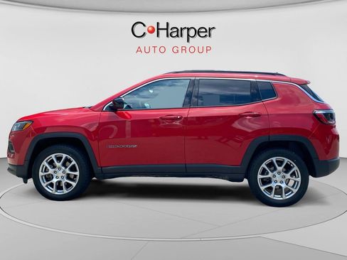 Used 2023 Jeep Compass Latitude w/ Sun and Sound Group AWD/4WD image 6